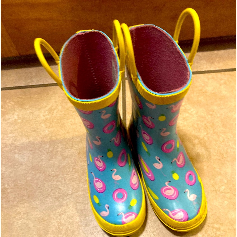 Girls size 9-10 toddler rain boots barely worn
